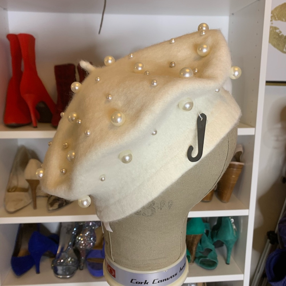 White pearl beret cap